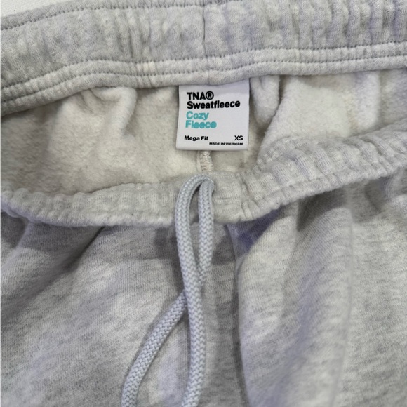 Aritzia TNA sweatpants - Picture 2 of 2